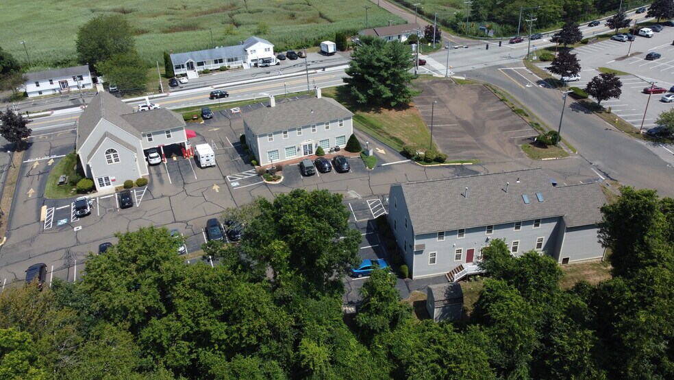 250-252 East Main portefeuille de 2 propriétés à vendre sur LoopNet.ca - Photo du bâtiment - Image 2 de 15