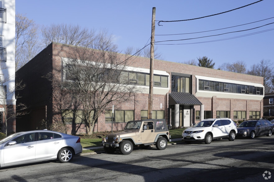 111 Dunnell Rd, Maplewood, NJ for lease - Primary Photo - Image 1 of 8