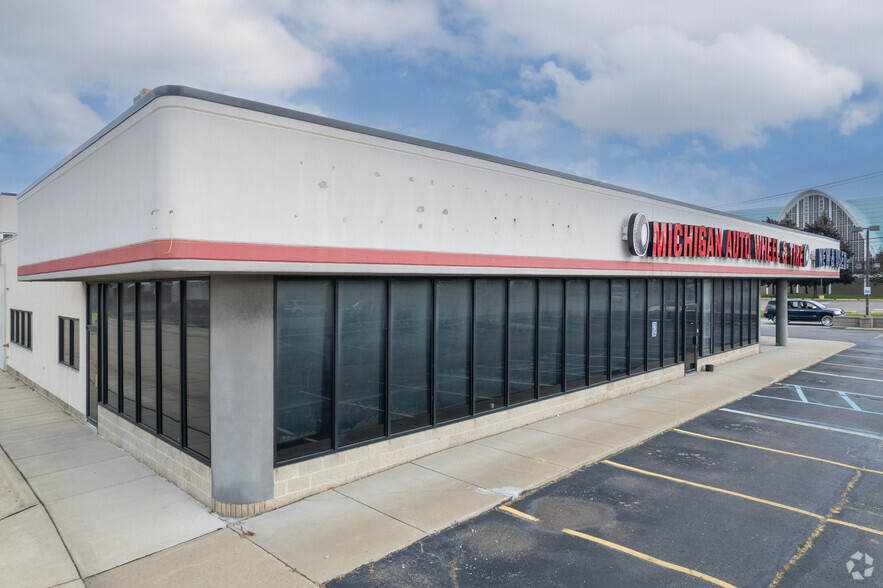 25420 Van Dyke Ave, Center Line, MI for lease - Building Photo - Image 2 of 9