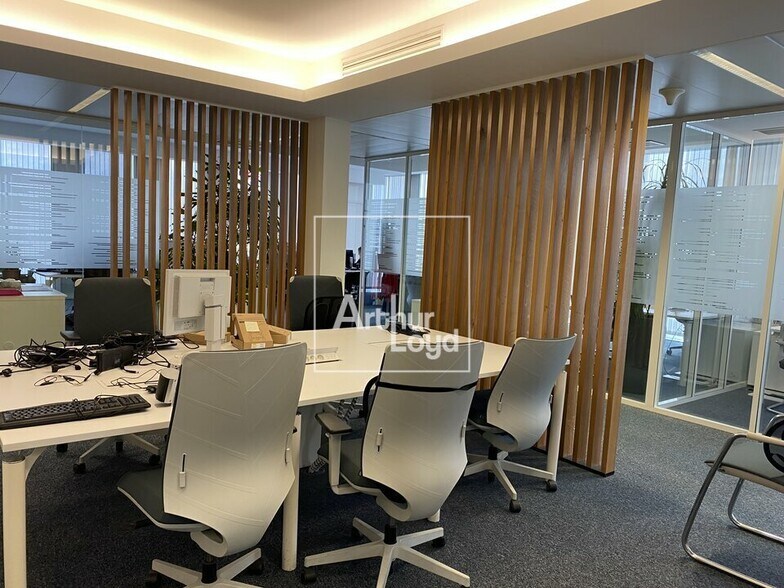 Office in Lieusaint for lease - Interior Photo - Image 2 of 4