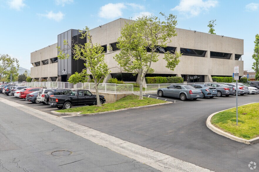 8760 Cuyamaca St, Santee, CA à louer - Photo du bâtiment - Image 2 de 5