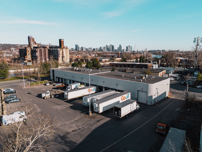 5005 Gilmore, Montréal, QC for lease - Building Photo - Image 3 of 12