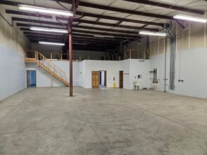 6004 Highview Dr, Fort Wayne, IN for lease Building Photo- Image 2 of 4