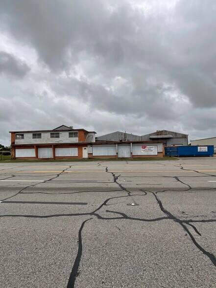 3201 Texas Ave, La Marque, TX à vendre - Photo du bâtiment - Image 2 de 75