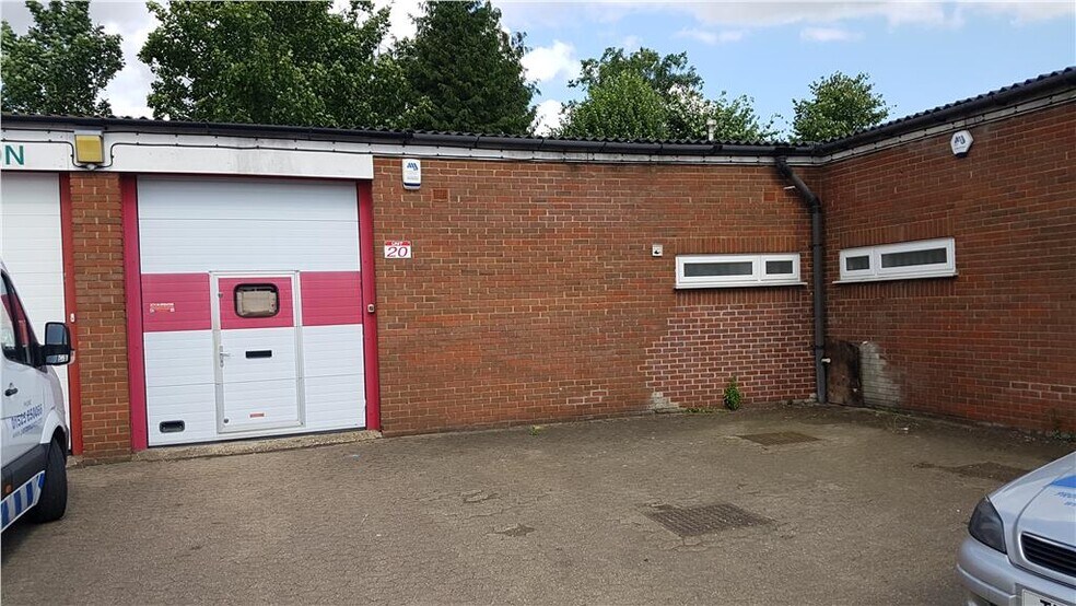 Westbury Clos, Dunstable à louer - Photo du bâtiment - Image 2 de 2
