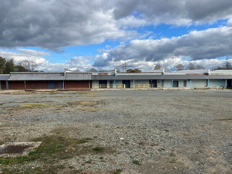 1350 16th St, Greensboro, NC à louer - Photo du bâtiment - Image 1 de 6