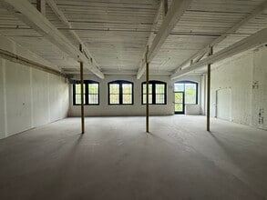 909 Islington St, Portsmouth, NH for lease Interior Photo- Image 2 of 6