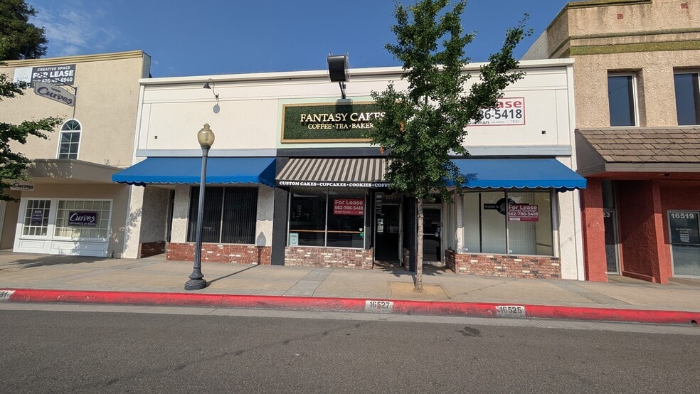 16525-16531 Bellflower Blvd, Bellflower, CA for sale - Building Photo - Image 2 of 9