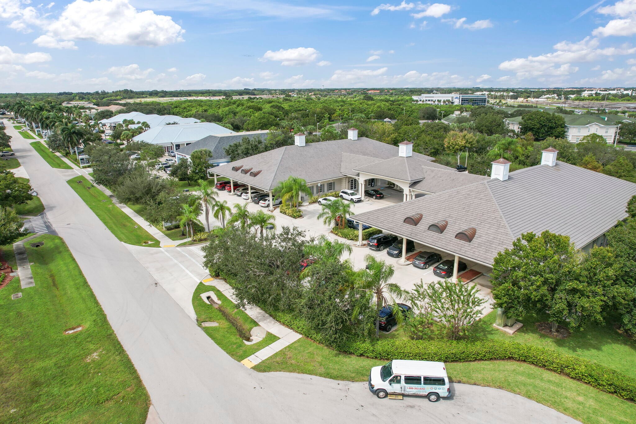 820 37th Pl, Vero Beach, FL à vendre Photo du bâtiment- Image 1 de 1