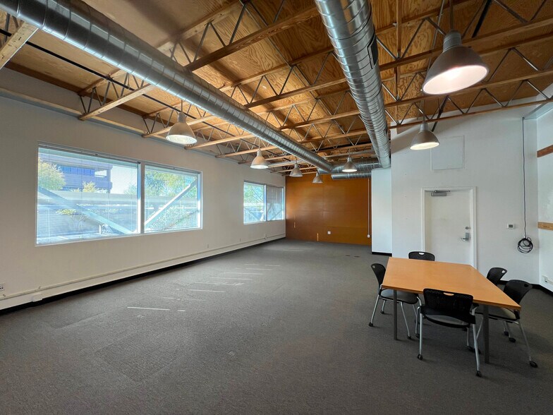 1555 E Orangewood Ave, Phoenix, AZ à louer - Photo du bâtiment - Image 3 de 8