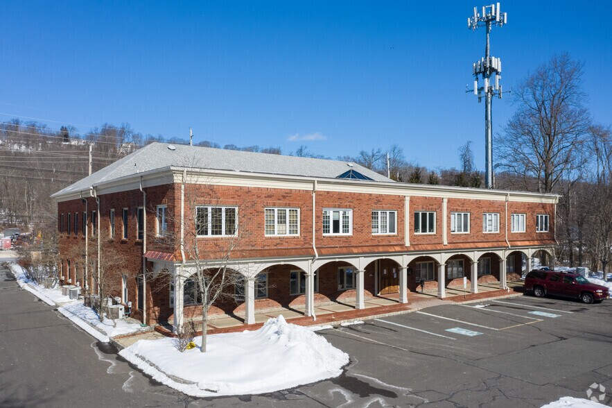1952 US-22, Bound Brook, NJ à louer - Photo du bâtiment - Image 2 de 7