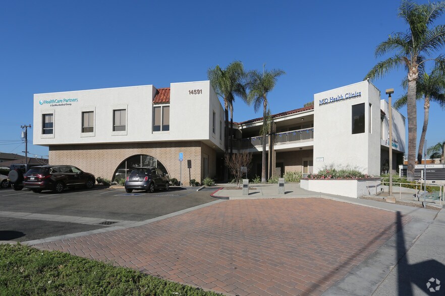 14591 Newport Ave, Tustin, CA à louer - Photo du bâtiment - Image 2 de 4
