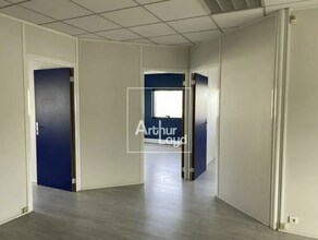 Bureau dans Chilly-Mazarin à louer Photo intérieure- Image 1 de 3