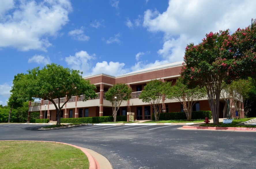 6101 W Courtyard Dr, Austin, TX à louer - Photo principale - Image 1 de 11