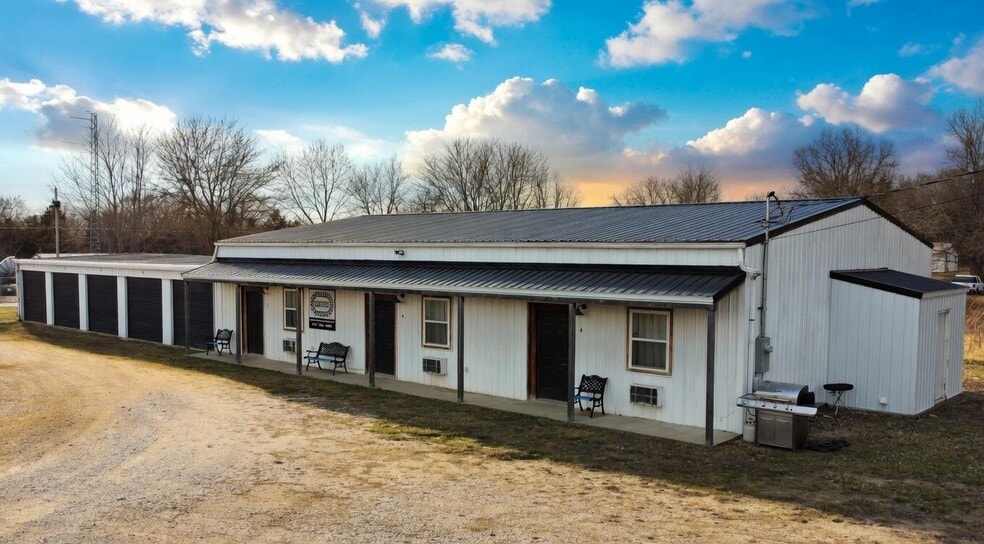 19265 US-54 Hwy, Wheatland, MO à vendre - Photo du bâtiment - Image 2 de 14