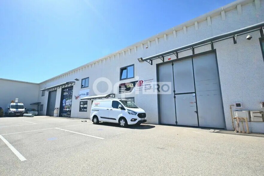 Bureau dans Meyzieu à louer - Photo du bâtiment - Image 3 de 3