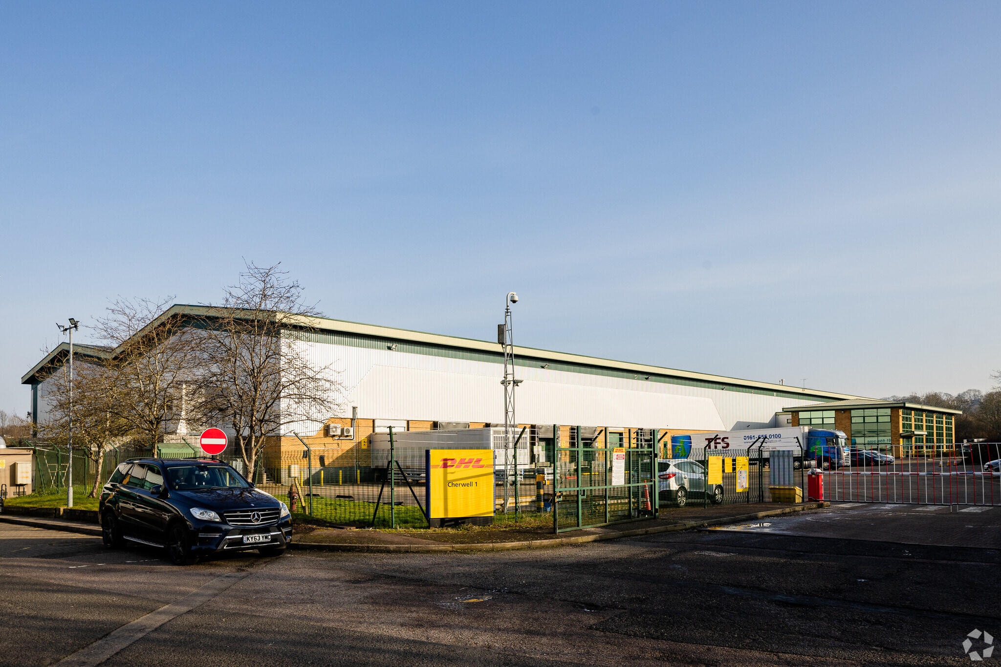 1 Middleton Close, Banbury for lease Primary Photo- Image 1 of 3