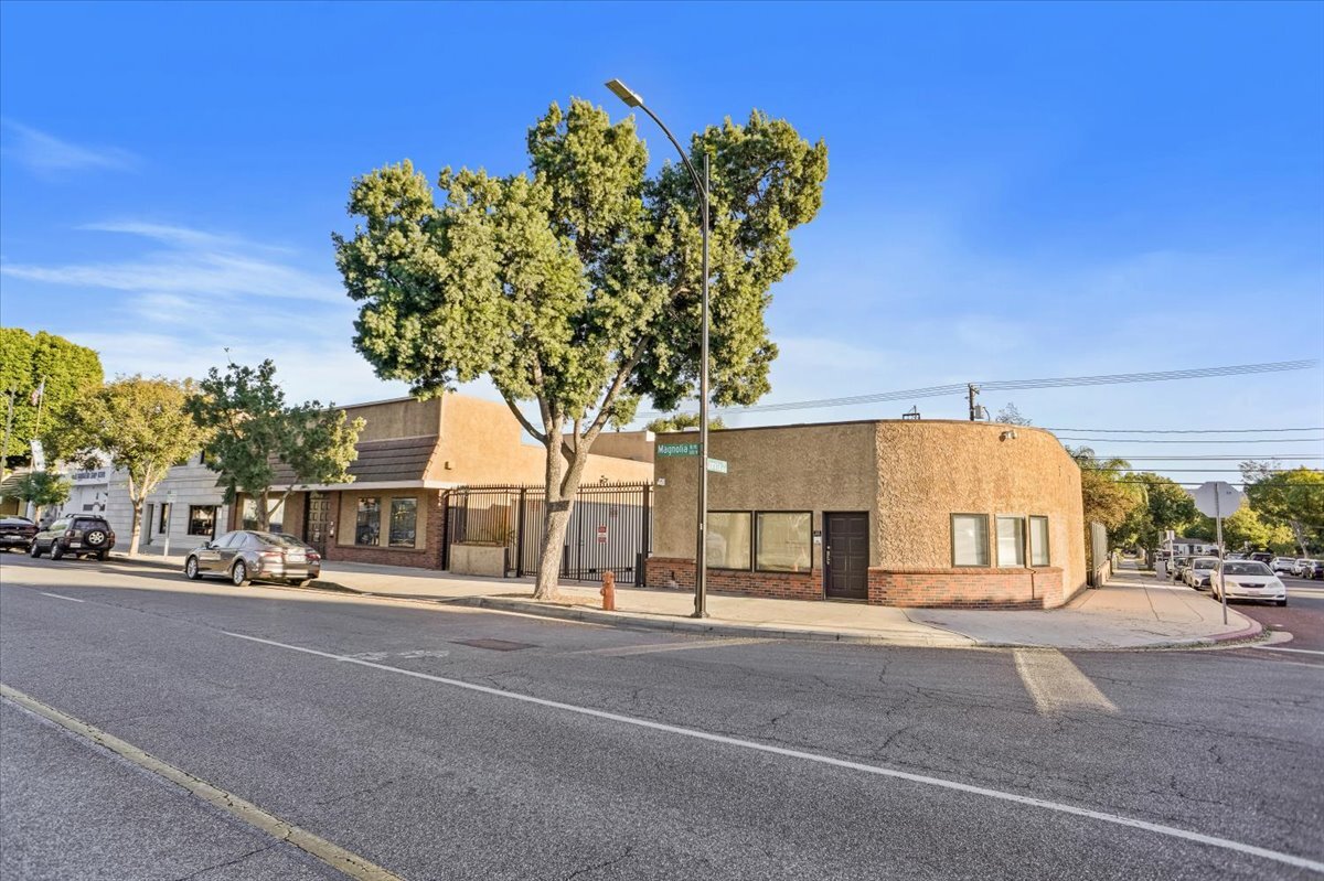1016 W Magnolia Blvd, Burbank, CA for sale Building Photo- Image 1 of 1