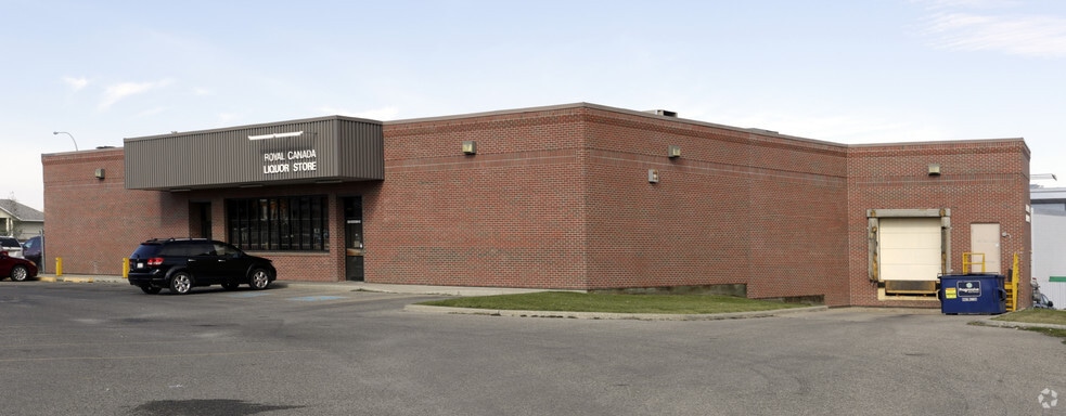 150 Woodgate Rd, Okotoks, AB for sale - Primary Photo - Image 1 of 4