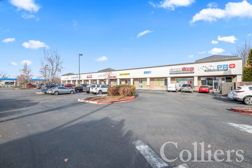 8162-8186 W Overland Rd, Boise, ID à louer - Photo du bâtiment - Image 3 de 14