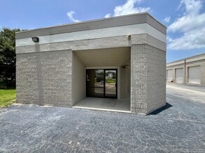 4101-4119 Bandy Blvd, Fort Pierce, FL à louer Photo intérieure- Image 2 de 6