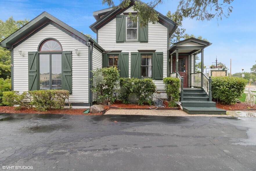 438 N Hough St, Barrington, IL à vendre - Photo du bâtiment - Image 2 de 41