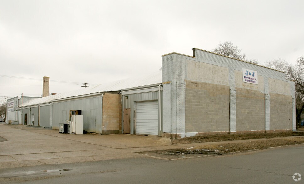 1901 W Saginaw St, Lansing, MI à vendre - Photo du bâtiment - Image 3 de 4