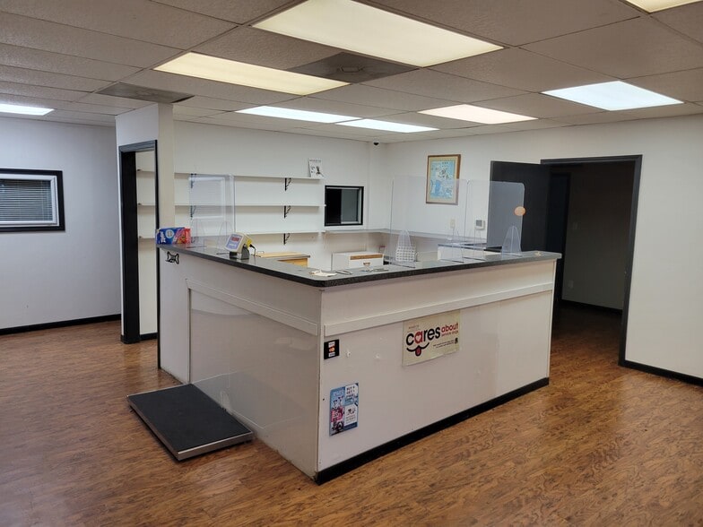 2920 Mt Vernon Ave, Evansville, IN for sale - Interior Photo - Image 2 of 4