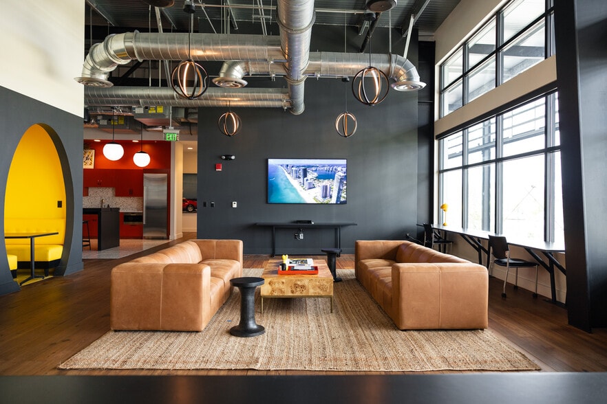1905 N Market St, Tampa, FL for lease - Interior Photo - Image 2 of 8
