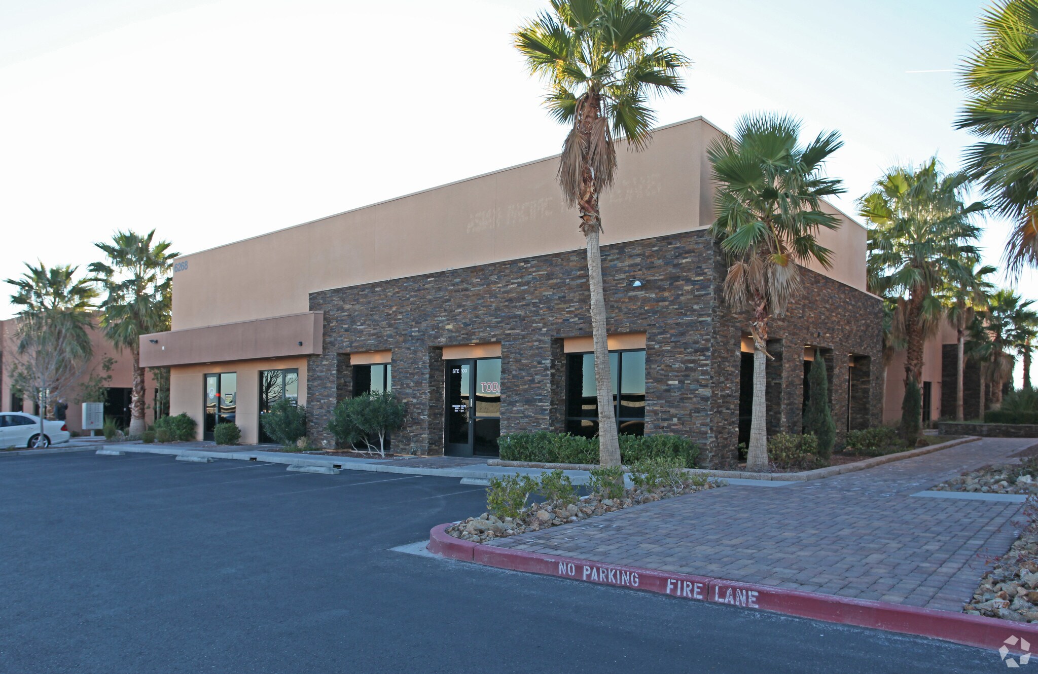 6268 S Rainbow Blvd, Las Vegas, NV à vendre Photo du bâtiment- Image 1 de 7