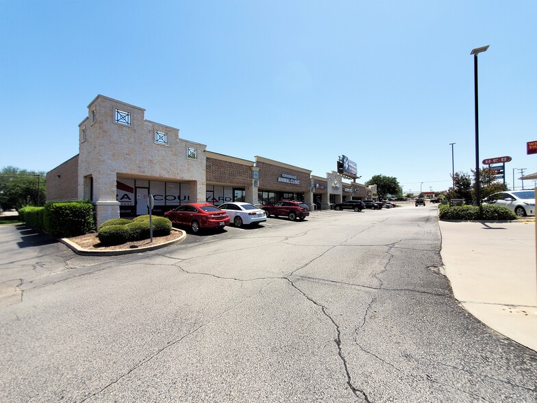 8810 W Highway 84, Waco, TX for lease - Building Photo - Image 2 of 6