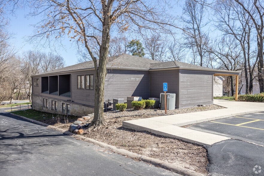 5001 SW 9th St, Des Moines, IA for lease - Building Photo - Image 3 of 4