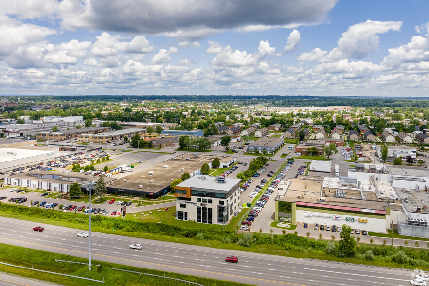 580 Boul Du Curé-Boivin, Boisbriand, QC à louer - A rien - Image 3 de 4