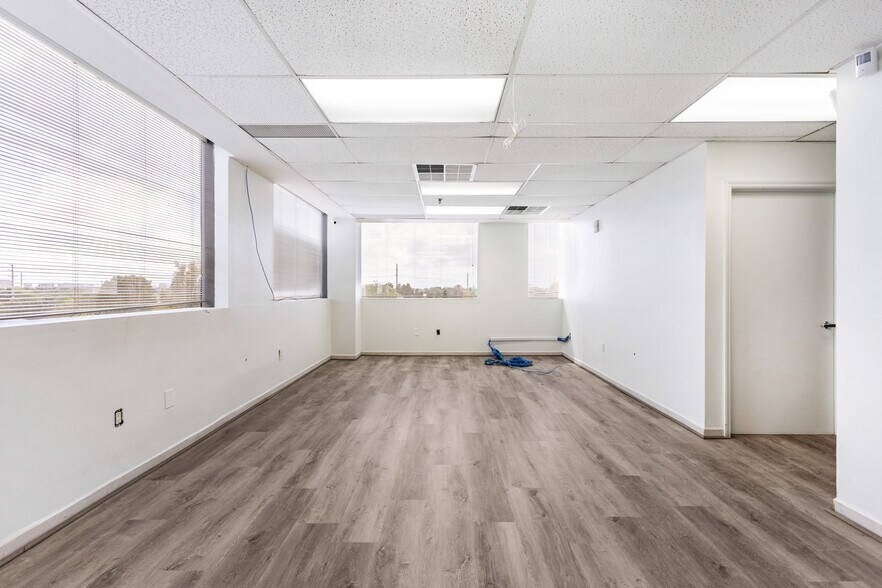 5040 NW 7th St, Miami, FL à louer - Photo du bâtiment - Image 2 de 23