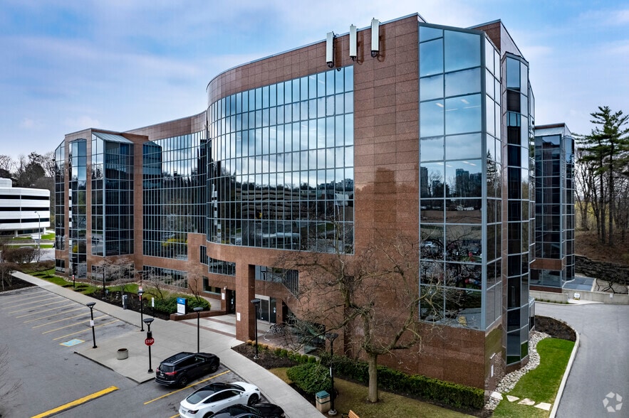 4100 Yonge St, Toronto, ON for lease - Building Photo - Image 2 of 3