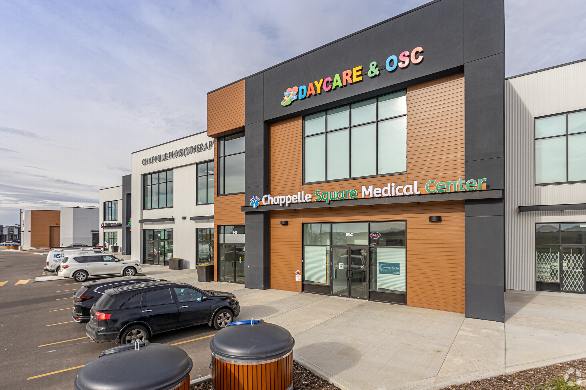 1 Chappelle Vis SW, Edmonton, AB à louer Photo du bâtiment- Image 1 de 12