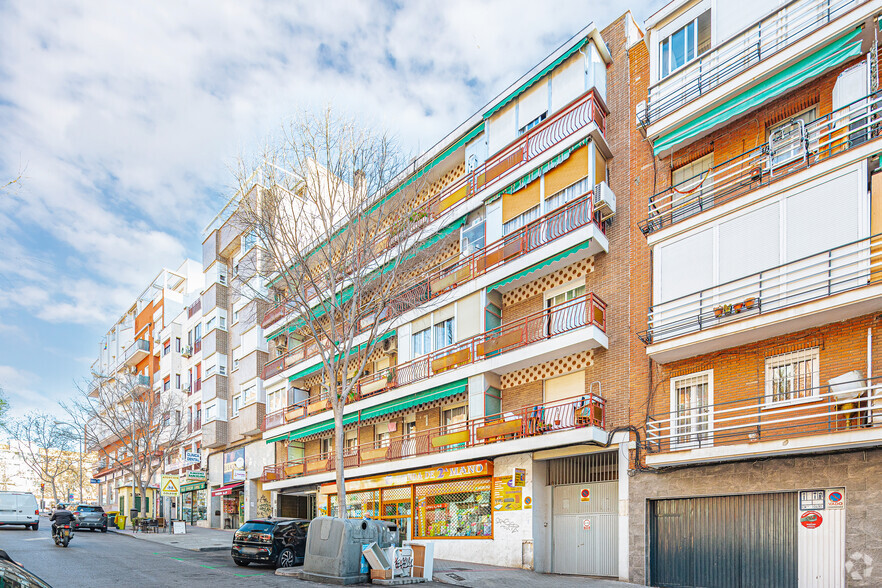 Calle Lago Constanza, 7, Madrid, Madrid à vendre - Photo du bâtiment - Image 2 de 2