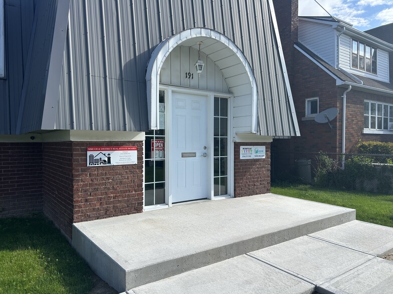 191 Queensway W, Simcoe, ON à louer - Photo du bâtiment - Image 3 de 21