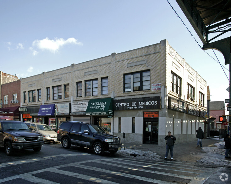 104-01 Roosevelt Ave, Corona, NY for lease - Primary Photo - Image 1 of 3