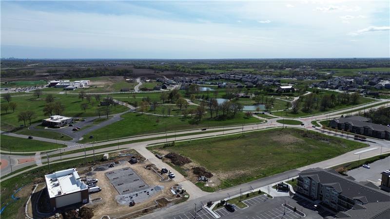 NW Shoal Creek Pky, Kansas City, MO à vendre - Aérien - Image 2 de 4