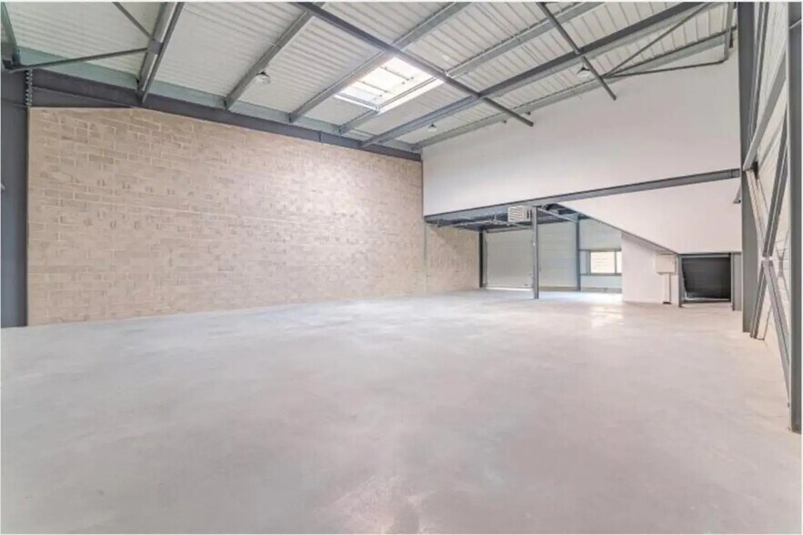 Bureau dans Cormeilles-en-Parisis à louer - Photo intérieure - Image 2 de 9