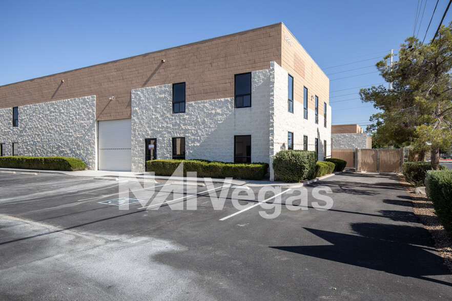 5880 Wynn Rd, Las Vegas, NV à vendre - Photo du bâtiment - Image 1 de 1