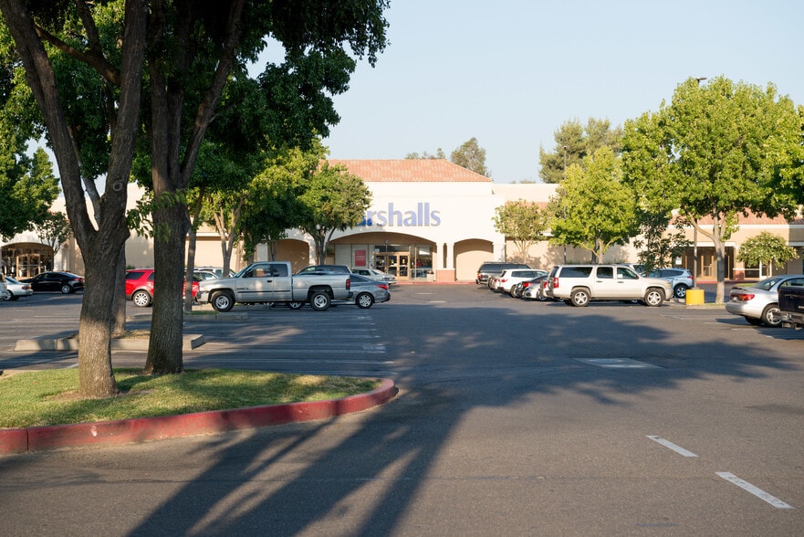 3440 Mchenry Ave, Modesto, CA à louer - Photo du bâtiment - Image 2 de 10