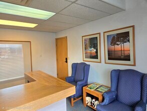 2922 Glen Dr, Coquitlam, BC à louer Photo intérieure- Image 2 de 7