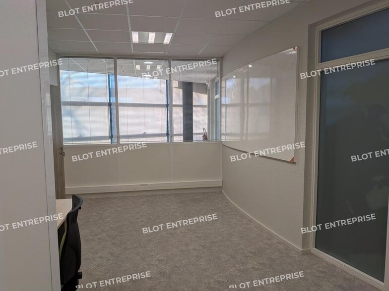 Office in Guipavas for lease - Interior Photo - Image 2 of 8