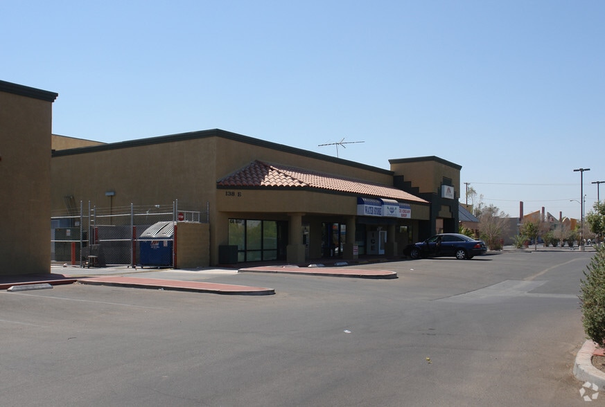 Cole Rd Retail Portfolio portfolio of 2 properties for sale on LoopNet.ca - Primary Photo - Image 2 of 2