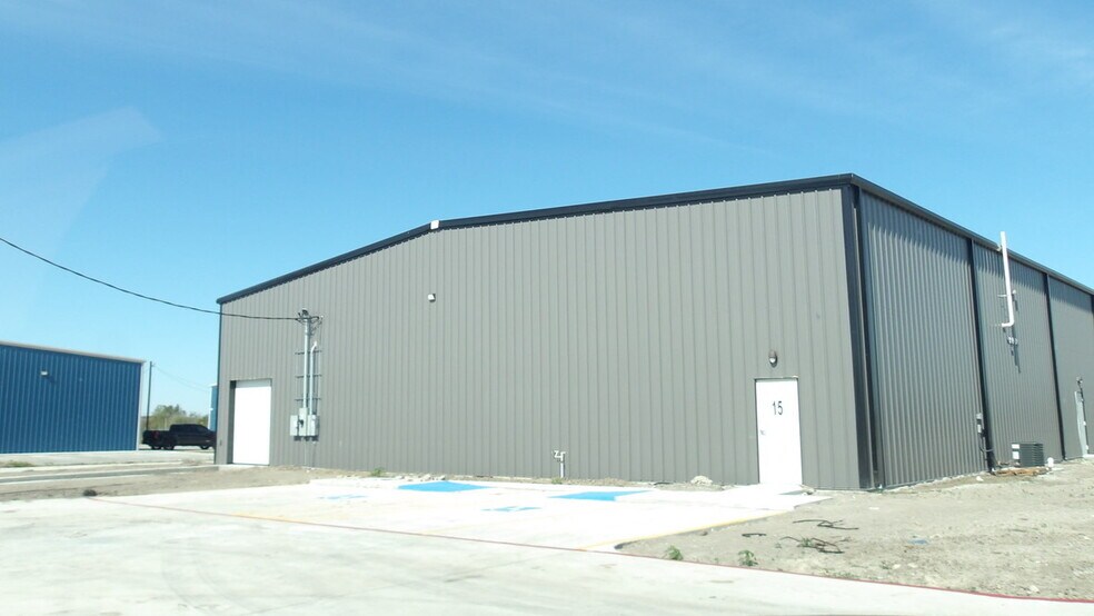 6201 FM 106, Harlingen, TX à louer - Photo du bâtiment - Image 2 de 25