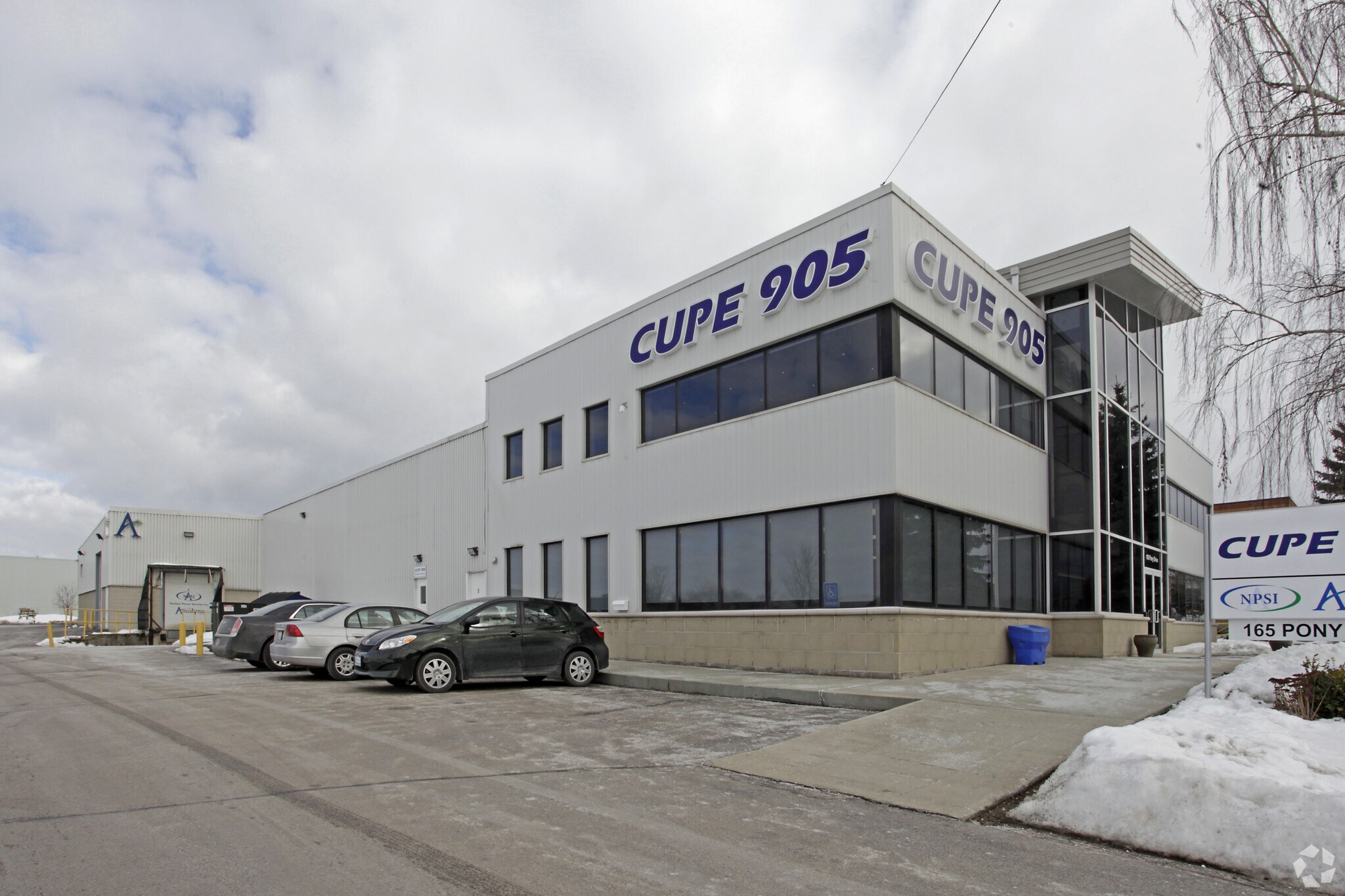 165 Pony Dr, Newmarket, ON à vendre Photo principale- Image 1 de 3