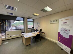 Bureau dans Saint-Cloud à vendre Photo intérieure- Image 2 de 4