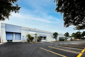 Plus de détails pour 13001 NW 38th Ave, Opa Locka, FL - Industriel à louer